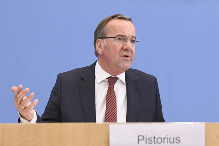Bundespressekonferenz Neuer Wehrdienst in Berlin