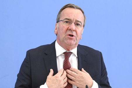 Bundespressekonferenz Neuer Wehrdienst in Berlin