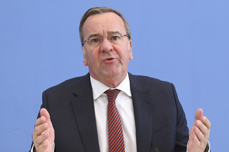 Bundespressekonferenz Neuer Wehrdienst in Berlin