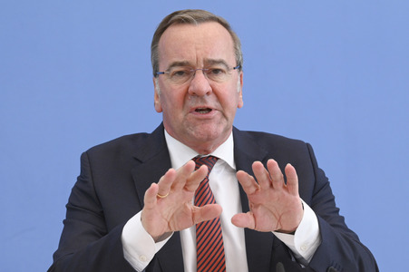 Bundespressekonferenz Neuer Wehrdienst in Berlin