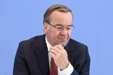 Bundespressekonferenz Neuer Wehrdienst in Berlin