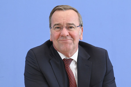 Bundespressekonferenz Neuer Wehrdienst in Berlin