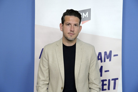 Pressekonferenz von CLAIM in Berlin