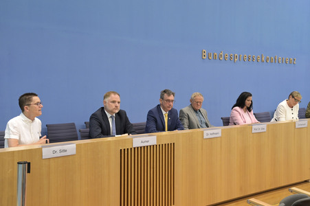 Bundespressekonferenz Einführung einer Widerspruchsregelung im Transplantationsgesetz in Berlin