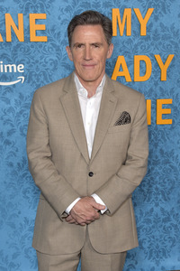 Serienpremiere 'My Lady Jane' in Los Angeles