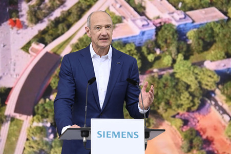 Olaf Scholz bei Siemens in Berlin