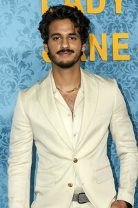 Serienpremiere 'My Lady Jane' in Los Angeles