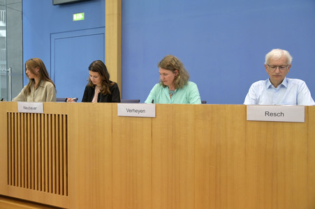 Bundespressekonferenz Neue Verfassungsbeschwerden gegen das Bundesklimaschutzgesetz in Berlin