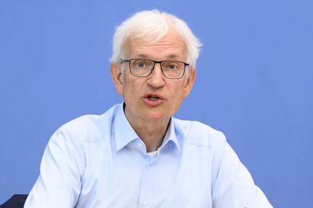 Bundespressekonferenz Neue Verfassungsbeschwerden gegen das Bundesklimaschutzgesetz in Berlin