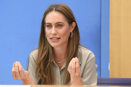 Bundespressekonferenz Neue Verfassungsbeschwerden gegen das Bundesklimaschutzgesetz in Berlin