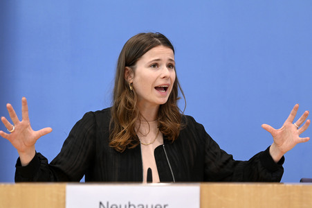 Bundespressekonferenz Neue Verfassungsbeschwerden gegen das Bundesklimaschutzgesetz in Berlin