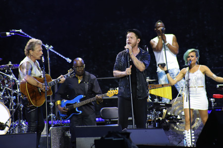 Konzert von Peter Maffay mit Band und Gästen in München