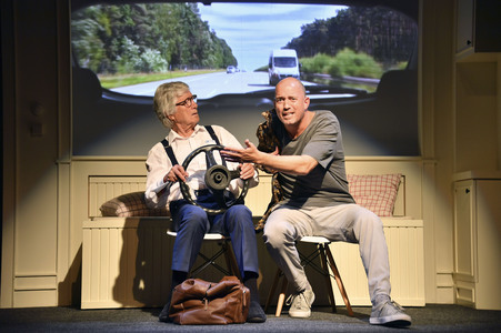 Theaterprobe 'Monsieur Pierre geht online' in München