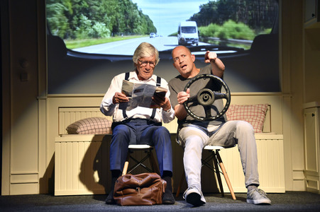 Theaterprobe 'Monsieur Pierre geht online' in München