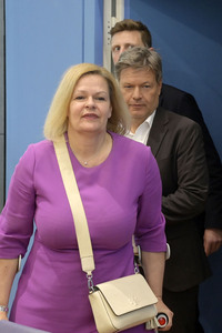 Bundespressekonferenz 1. Gleichwertigkeitsbericht der Bundesregierung in Berlin