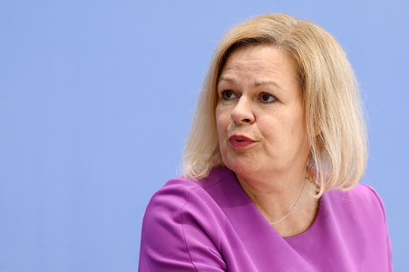 Bundespressekonferenz 1. Gleichwertigkeitsbericht der Bundesregierung in Berlin