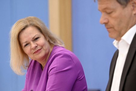 Bundespressekonferenz 1. Gleichwertigkeitsbericht der Bundesregierung in Berlin