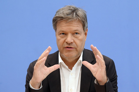 Bundespressekonferenz 1. Gleichwertigkeitsbericht der Bundesregierung in Berlin