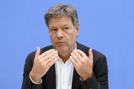 Bundespressekonferenz 1. Gleichwertigkeitsbericht der Bundesregierung in Berlin