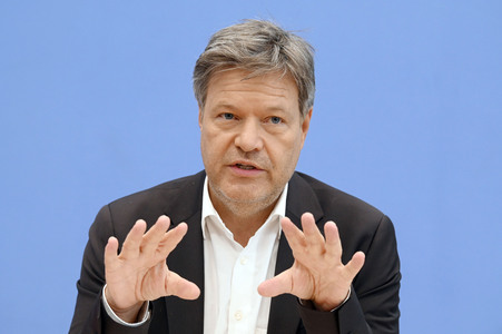 Bundespressekonferenz 1. Gleichwertigkeitsbericht der Bundesregierung in Berlin