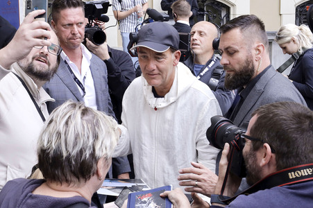 Ankunft von Clive Owen, Karlovy Vary International Film Festival 2024