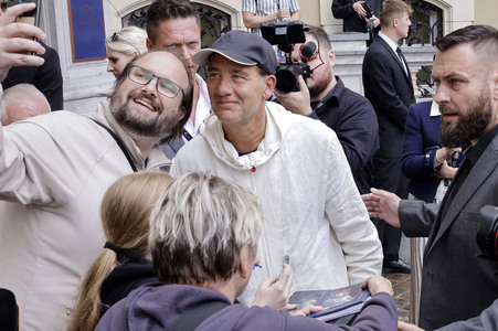 Ankunft von Clive Owen, Karlovy Vary International Film Festival 2024