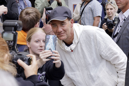 Ankunft von Clive Owen, Karlovy Vary International Film Festival 2024