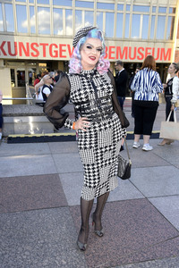 Dawid Tomaszewski Präsentation und Ausstellungseröffnung auf der Berlin Fashion Week S/S 2025 in Berlin