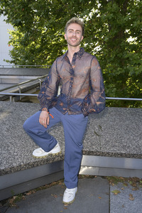 Dawid Tomaszewski Präsentation und Ausstellungseröffnung auf der Berlin Fashion Week S/S 2025 in Berlin