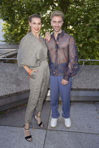 Dawid Tomaszewski Präsentation und Ausstellungseröffnung auf der Berlin Fashion Week S/S 2025 in Berlin