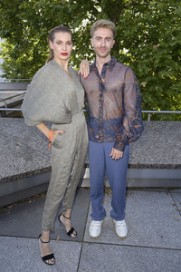 Dawid Tomaszewski Präsentation und Ausstellungseröffnung auf der Berlin Fashion Week S/S 2025 in Berlin