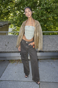 Dawid Tomaszewski Präsentation und Ausstellungseröffnung auf der Berlin Fashion Week S/S 2025 in Berlin