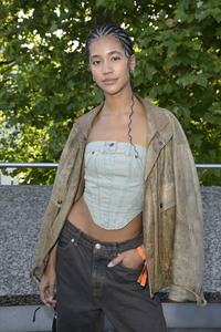 Dawid Tomaszewski Präsentation und Ausstellungseröffnung auf der Berlin Fashion Week S/S 2025 in Berlin