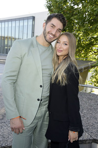Dawid Tomaszewski Präsentation und Ausstellungseröffnung auf der Berlin Fashion Week S/S 2025 in Berlin