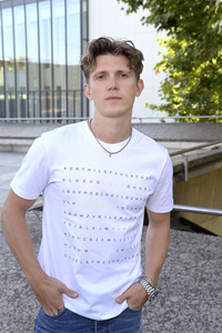 Dawid Tomaszewski Präsentation und Ausstellungseröffnung auf der Berlin Fashion Week S/S 2025 in Berlin