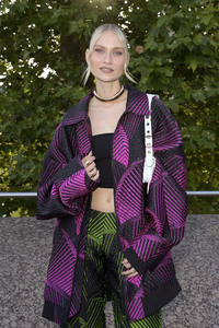 Dawid Tomaszewski Präsentation und Ausstellungseröffnung auf der Berlin Fashion Week S/S 2025 in Berlin