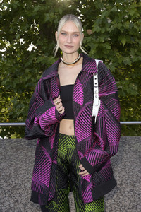 Dawid Tomaszewski Präsentation und Ausstellungseröffnung auf der Berlin Fashion Week S/S 2025 in Berlin