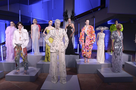 Dawid Tomaszewski Präsentation und Ausstellungseröffnung auf der Berlin Fashion Week S/S 2025 in Berlin