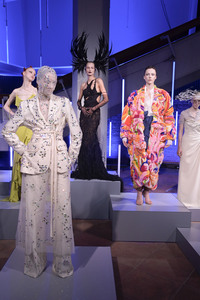 Dawid Tomaszewski Präsentation und Ausstellungseröffnung auf der Berlin Fashion Week S/S 2025 in Berlin