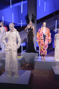 Dawid Tomaszewski Präsentation und Ausstellungseröffnung auf der Berlin Fashion Week S/S 2025 in Berlin