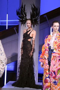 Dawid Tomaszewski Präsentation und Ausstellungseröffnung auf der Berlin Fashion Week S/S 2025 in Berlin