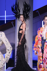 Dawid Tomaszewski Präsentation und Ausstellungseröffnung auf der Berlin Fashion Week S/S 2025 in Berlin