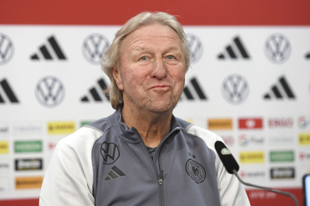 Abschlusspressekonferenz zum EM Qualifikationsspiel Deutschland - Österreich in Hannover