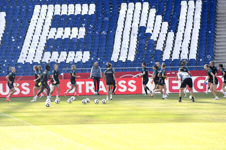 Training  zum Fußball EM-Qualifikationsspiel der Damen in Hannover