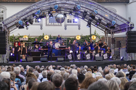 Konzert von Tom Gaebel mit der Lumberjack Swing-Band in Uhingen