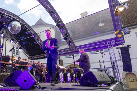 Konzert von Tom Gaebel mit der Lumberjack Swing-Band in Uhingen