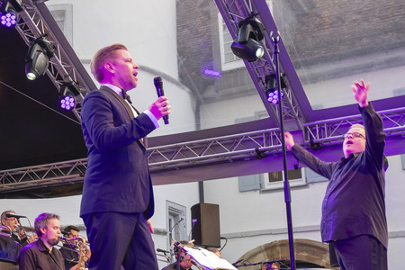 Konzert von Tom Gaebel mit der Lumberjack Swing-Band in Uhingen