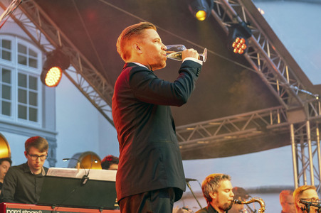 Konzert von Tom Gaebel mit der Lumberjack Swing-Band in Uhingen