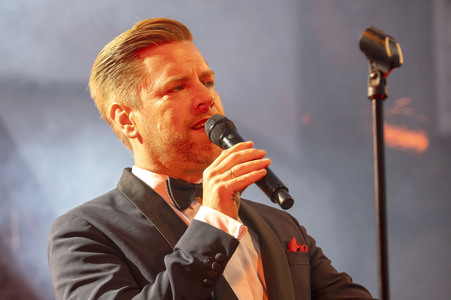 Konzert von Tom Gaebel mit der Lumberjack Swing-Band in Uhingen