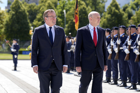 Empfang des Verteidigungsministers des Vereinigten Königreichs in Berlin